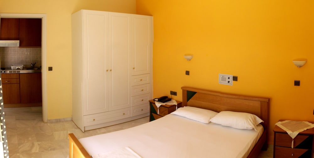 dal travel Athena Apartments