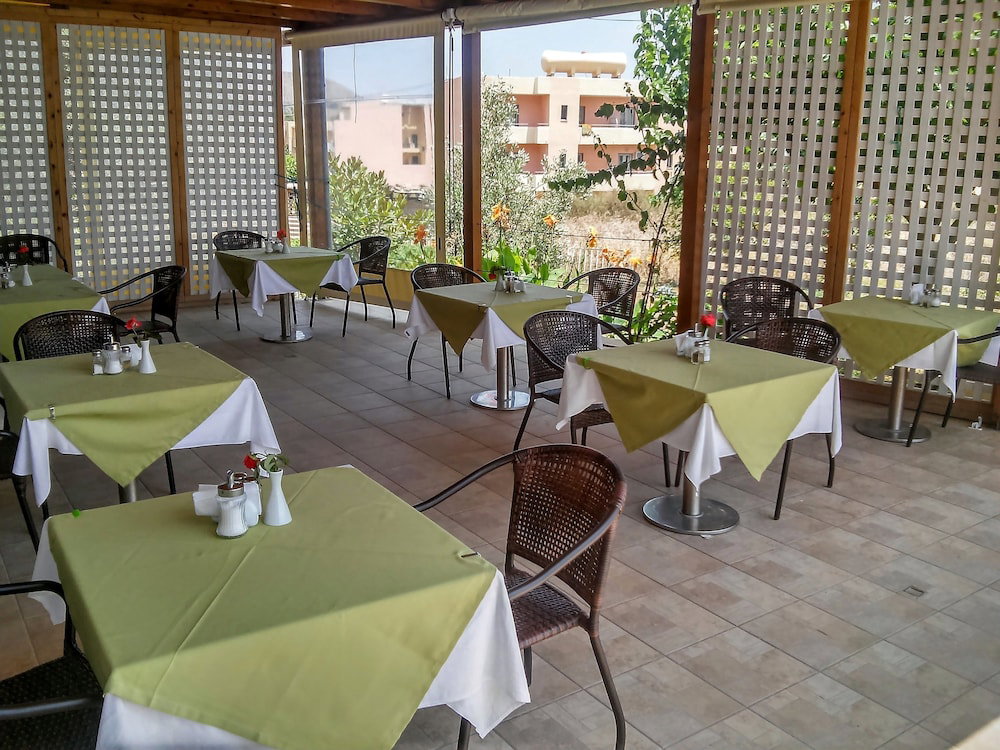 dal travel Athena Apartments