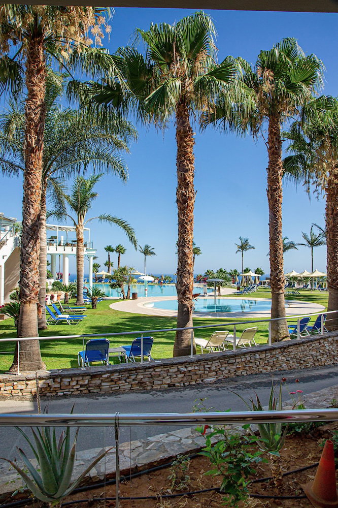 dal travel Royal Heights Resort