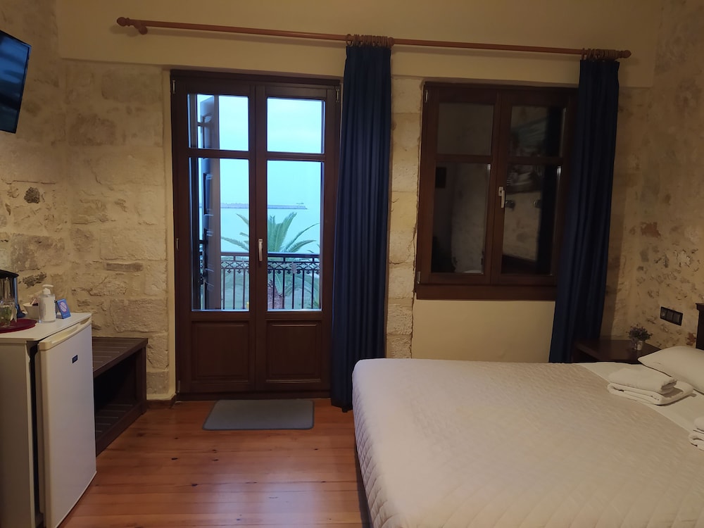 dal travel The Sea Front Rooms And Apartments