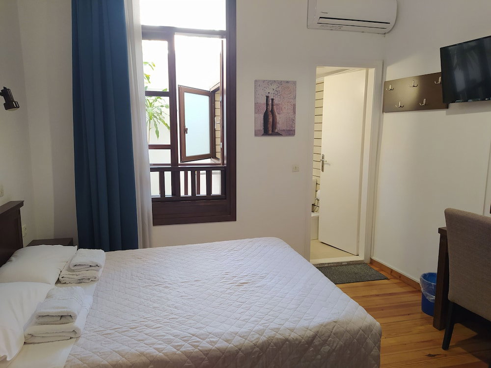 dal travel The Sea Front Rooms And Apartments