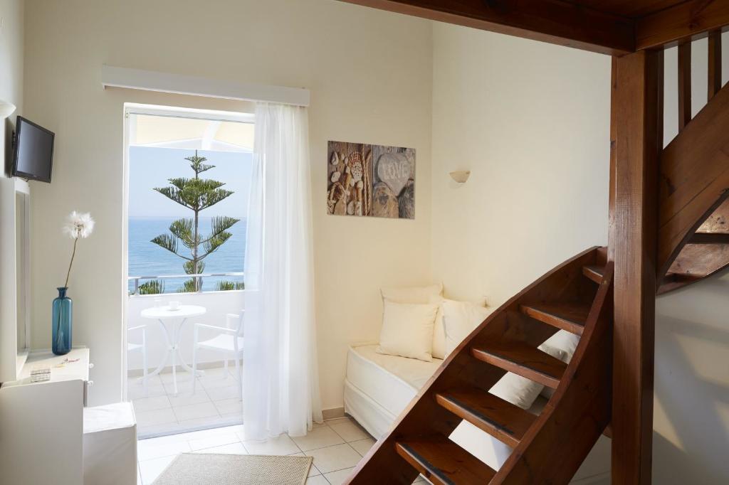 dal travel Petradi Beach Lounge Hotel
