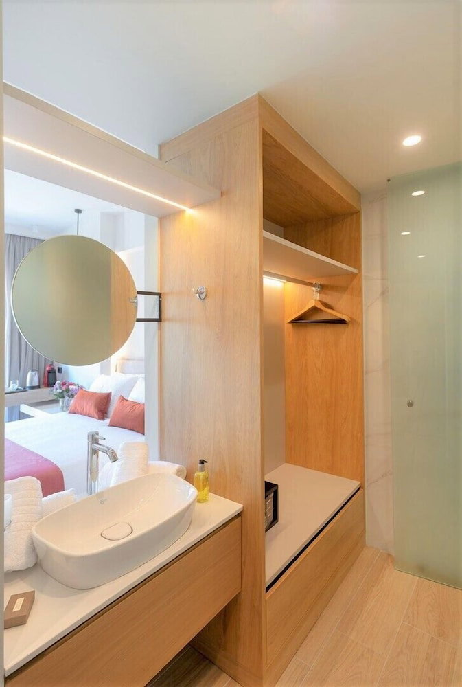 dal travel The City Hotel And Suites