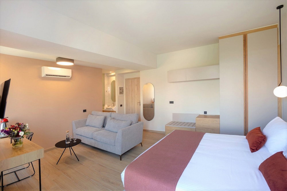 dal travel The City Hotel And Suites