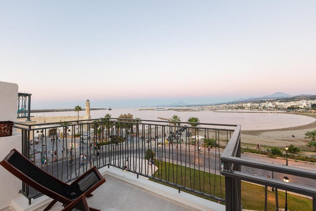 dal travel V77 Seafront Suites