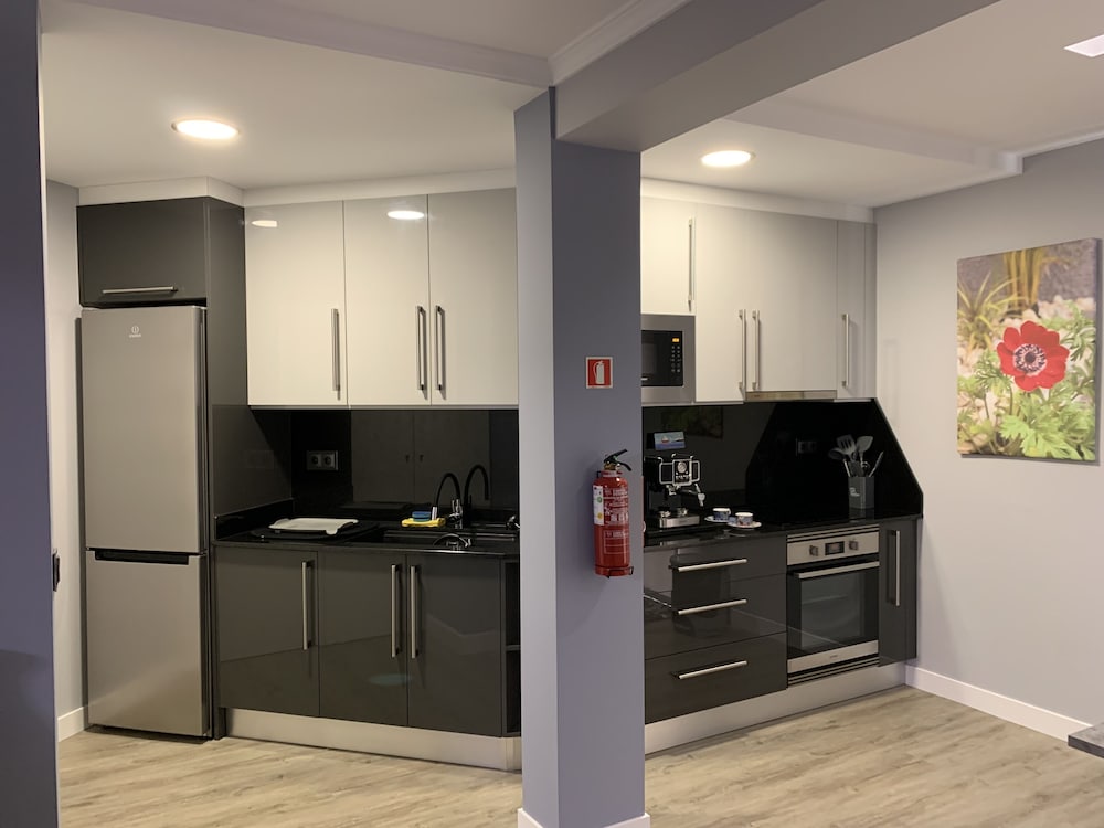 Beautiful 1-Bed Apartment In Funchal, Madeira
