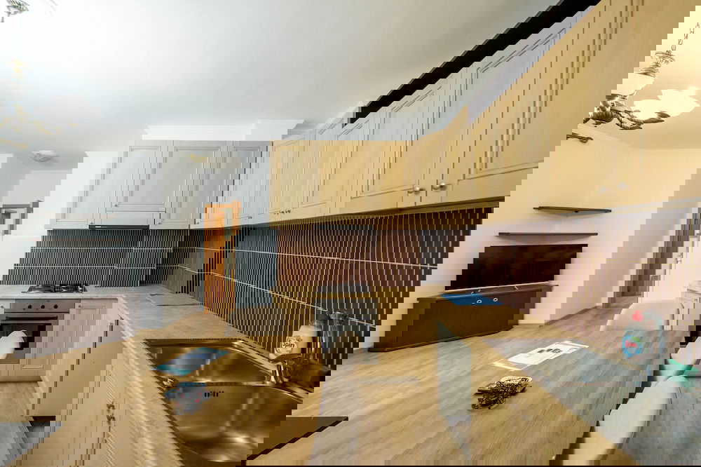 Hotel Tirent Apartment - Spacious 2-Bedroom Stay Near Liqeni I Thatë