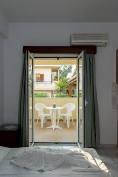 dal travel Astir Studios