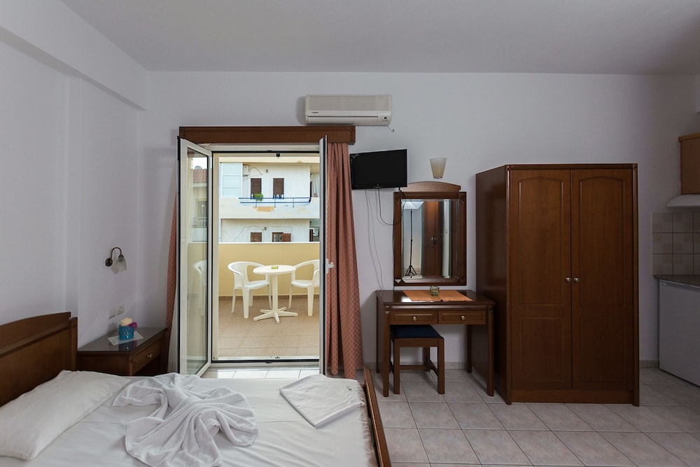 dal travel Astir Studios