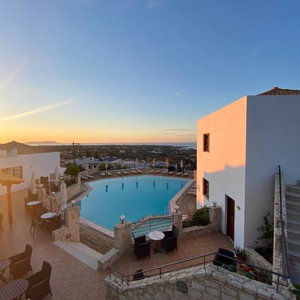 Hotel Amazones Village Suites cazare Khersonisos