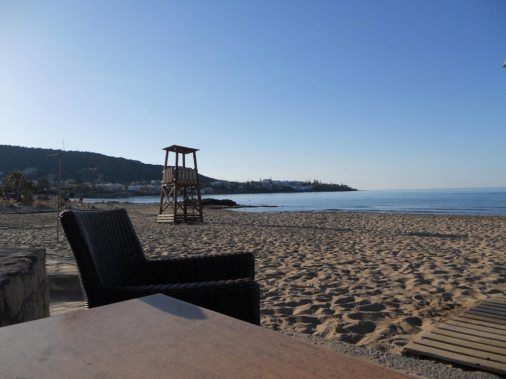 dal travel Levante Studios