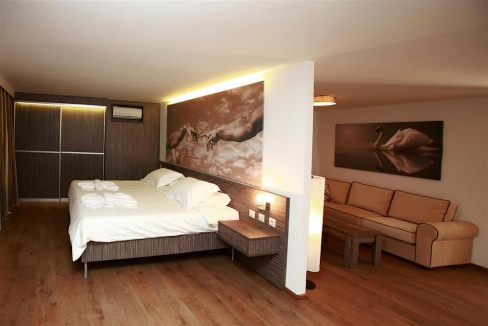 Eurohotel Katrin Suites
