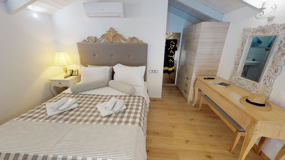 Porto Enetikos Suites