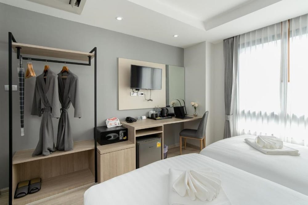 Hotel The Riski Hotel At Bangphlat Station Sha