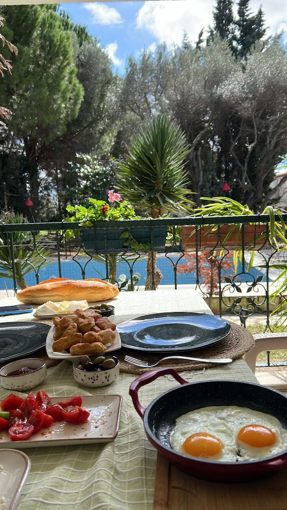 Urla Bella