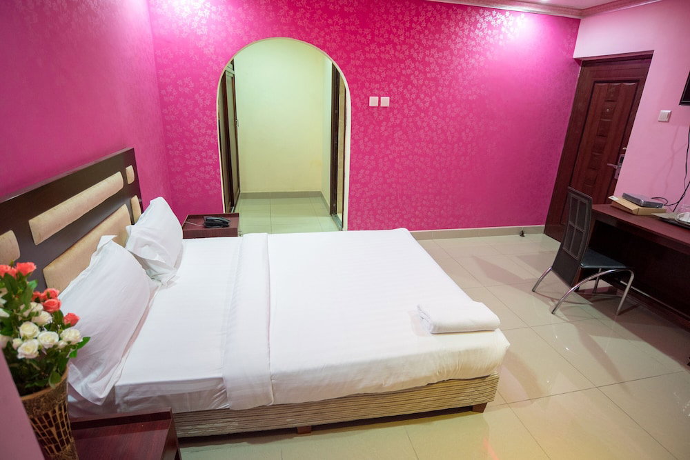 Euro Hotel And Apartments