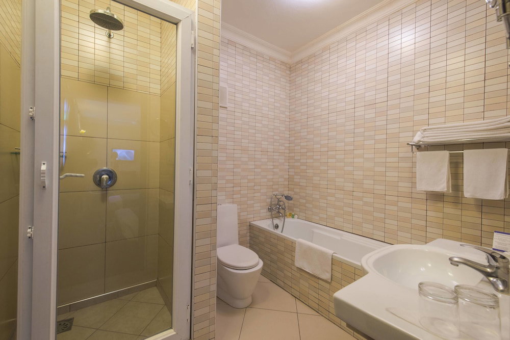 Protea Hotel By Marriott Dar Es Salaam Courtyard