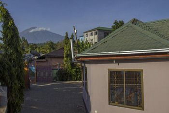 Arusha Giraffe Lodge
