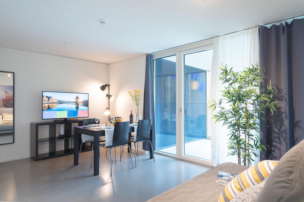 Hotel Hitrental Allmend Comfort Apartments