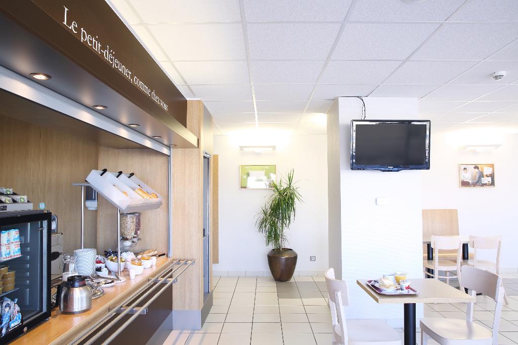 Hotel B&B Hotel Marseille Aeroport St Victoret (23 Km From Marseille)