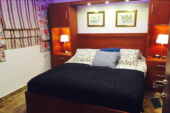 The Royal Luxury Apartments & Studios