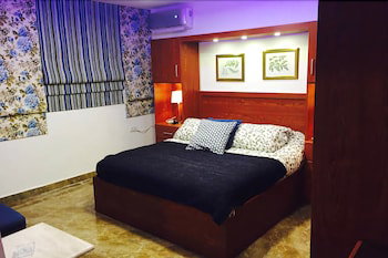 The Royal Luxury Apartments & Studios