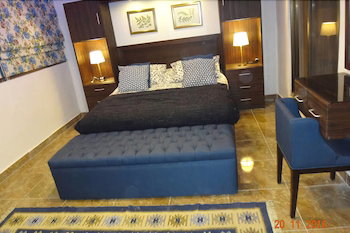 The Royal Luxury Apartments & Studios