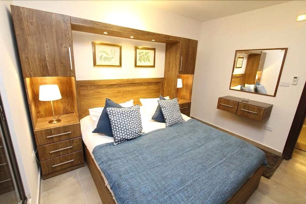 The Royal Luxury Apartments & Studios