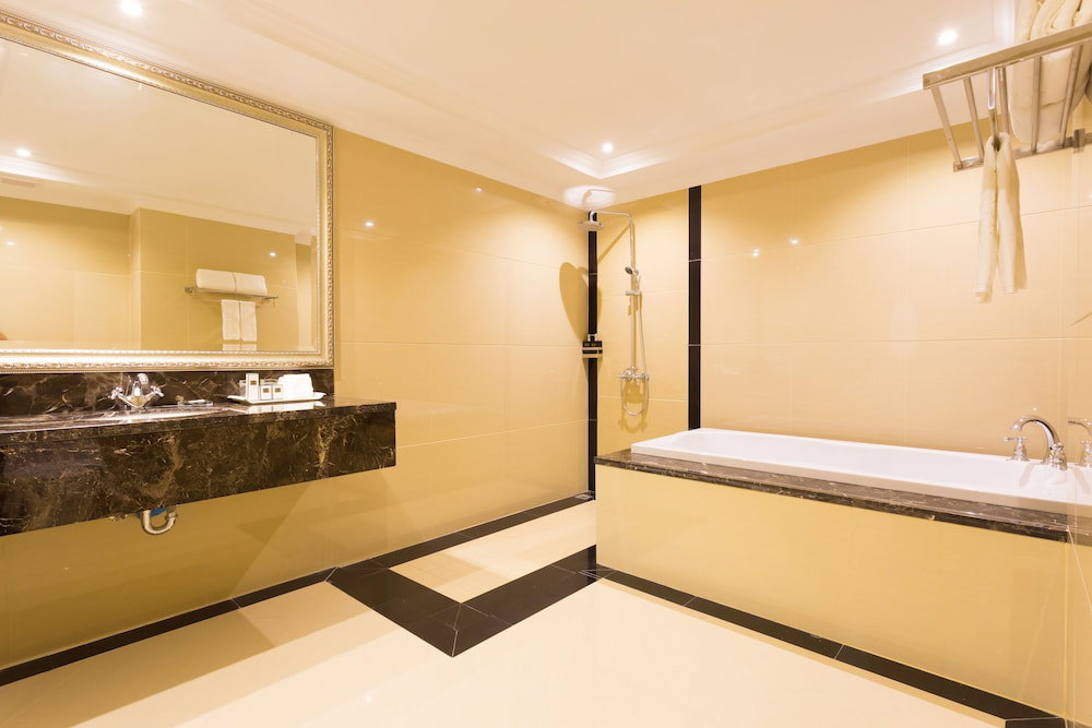 Hotel Lk Crystal Ville