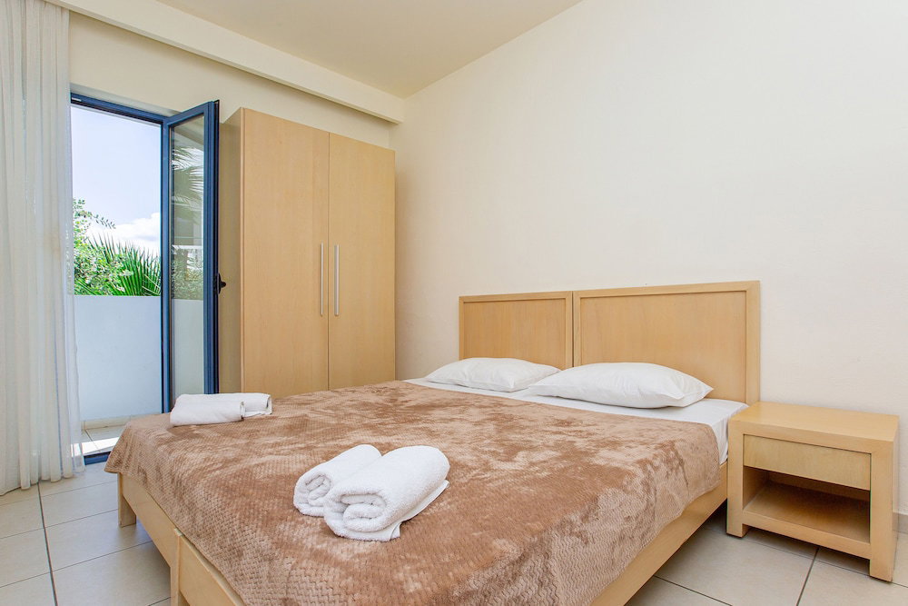 dal travel Hermes Malia