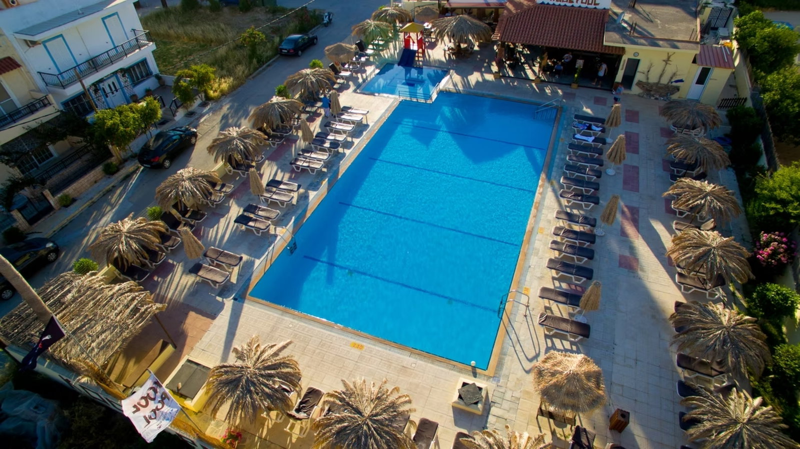 Hotel Peters Kool Pool Studios And Apartments