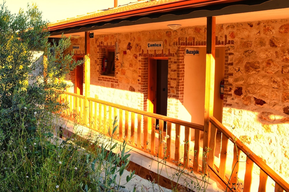 Hotel Istlada Tas Ev Apart