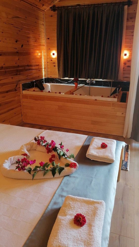 Tas Konak Butik Otel Bungalov