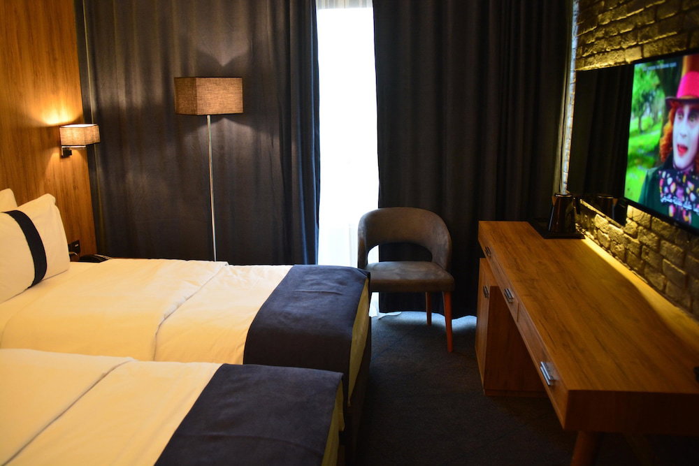 Monarch Hotel