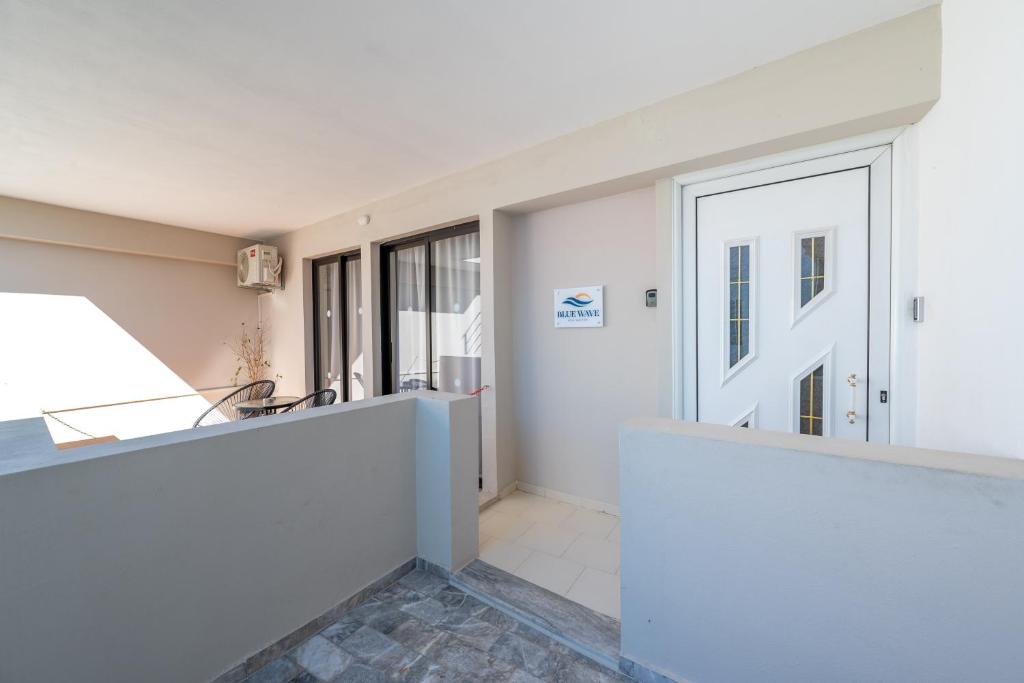 Blue Wave Suites | Ixia