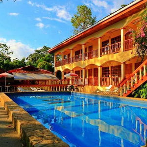 Hotel Las Tres Banderas cazare Puntarenas