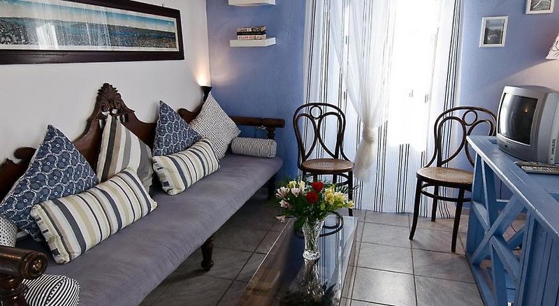 Hotel Karavos Apartments & Villa