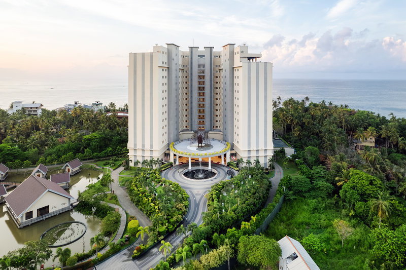 Araliya Beach Resort & Spa