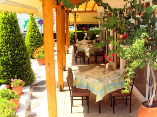 Polizotou Rooms
