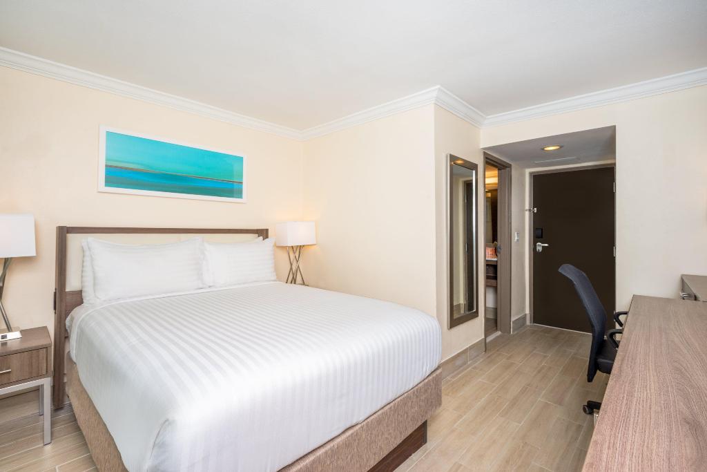 Hotel Holiday Inn Express And Suites Nassau