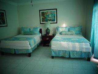 Hotel Colony Club Inn & Suites