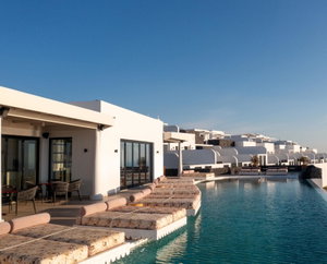 Hotel Cresanto Luxury Suites cazare Fira