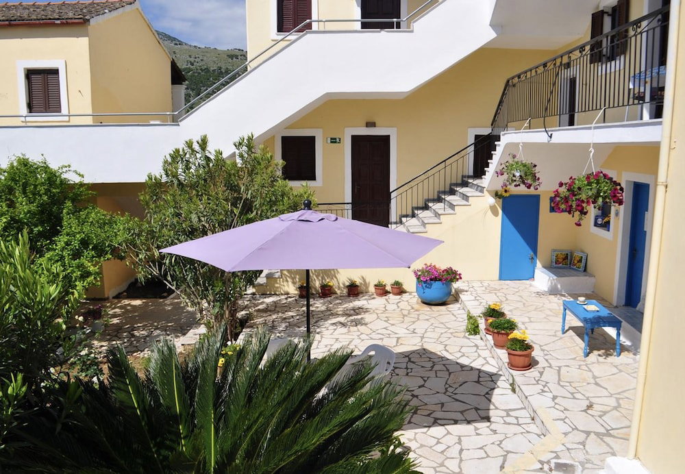 Hotel Sunflower Apartments & Studios