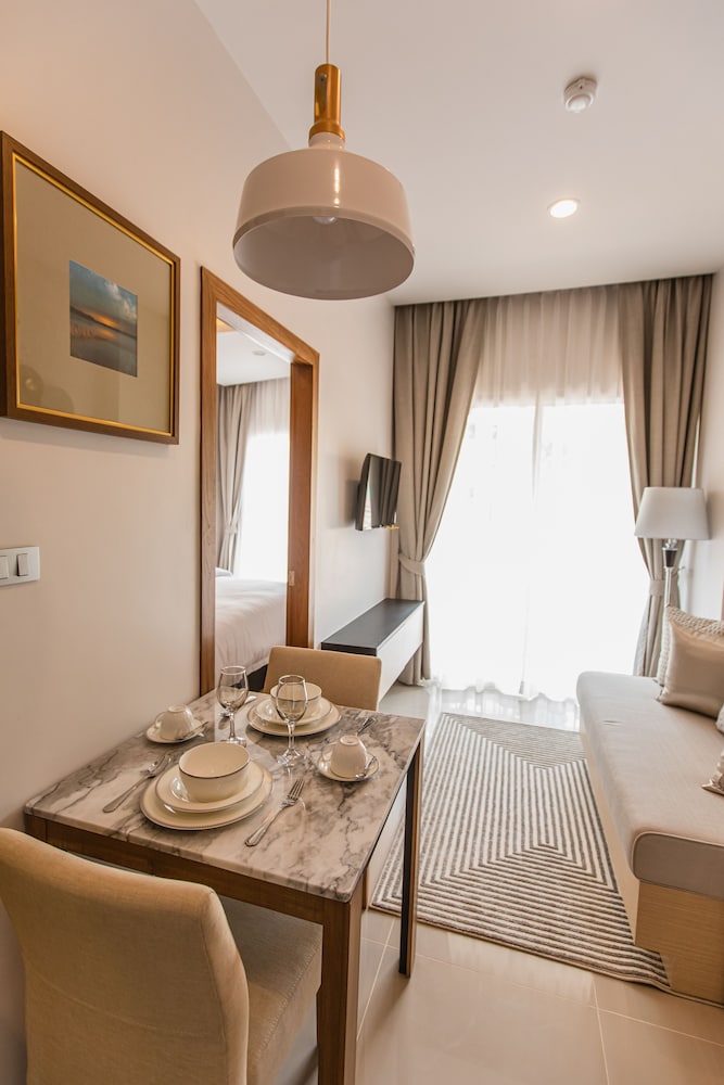 Hotel Palmetto Condominium