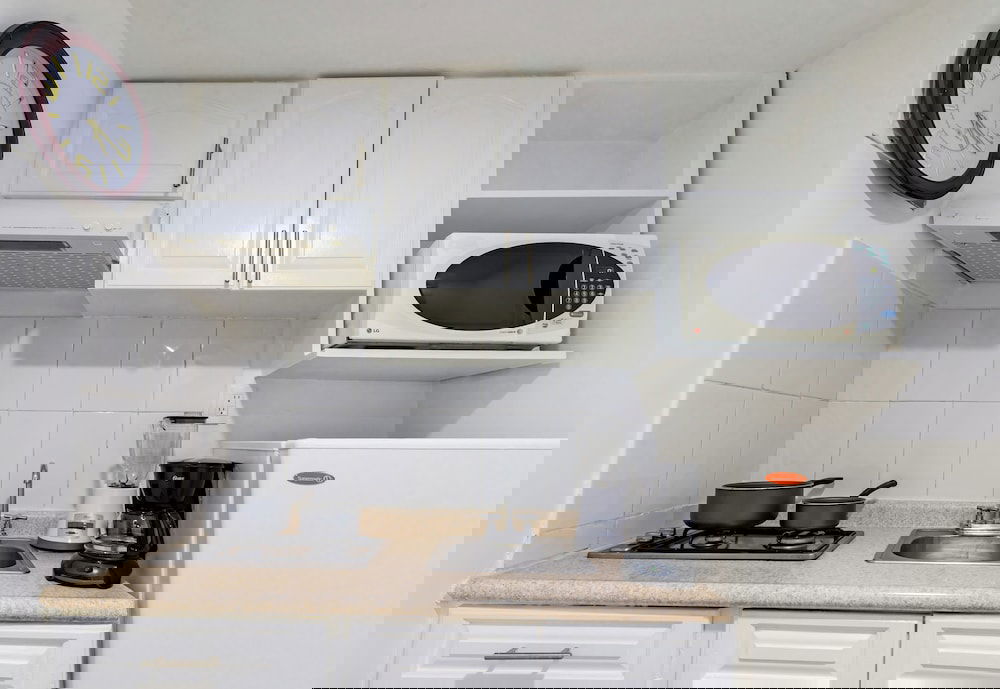 Hotel European Life Style Executive Suites And Gallery