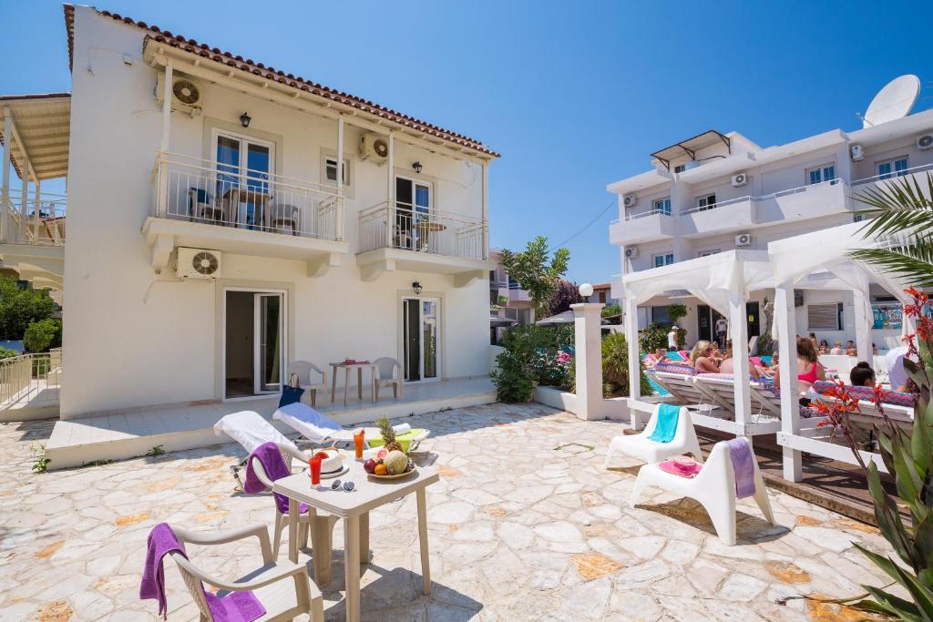 Hotel Paralia Studios