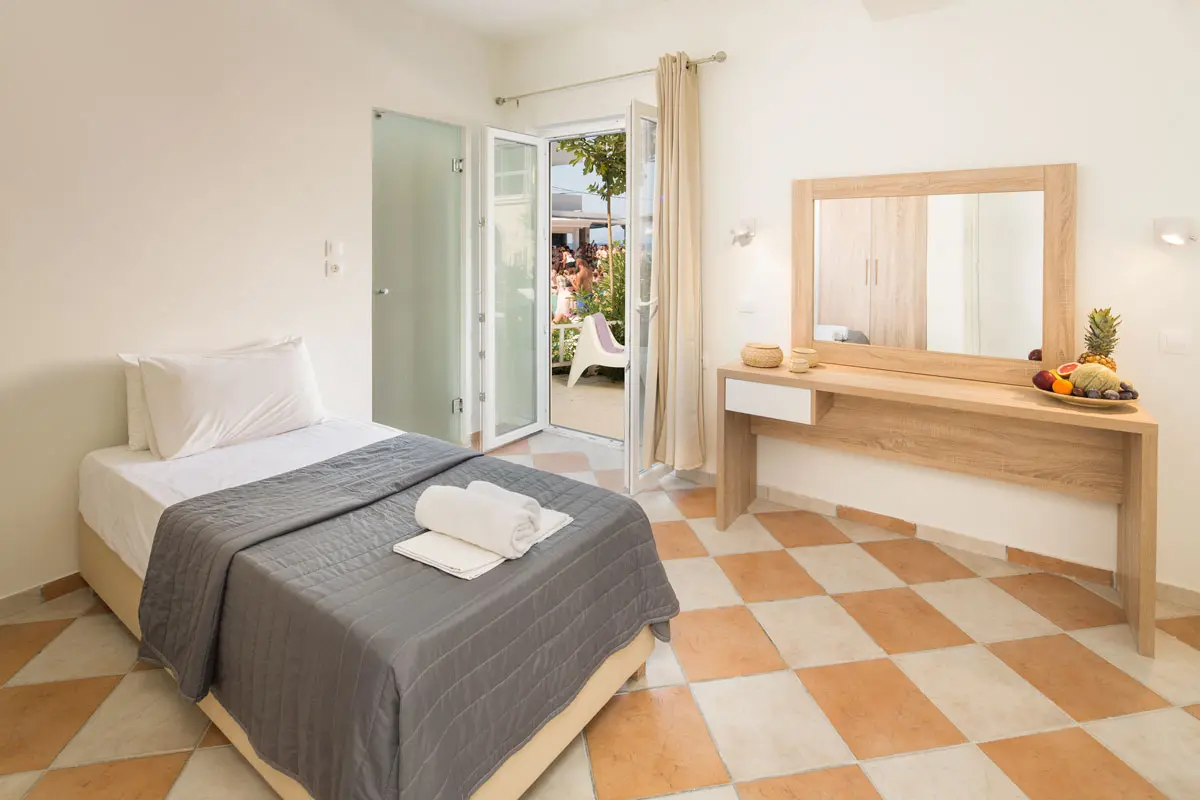 dal travel Paralia Studios