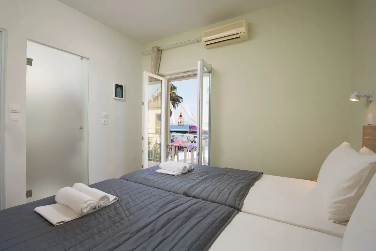 dal travel Paralia Studios