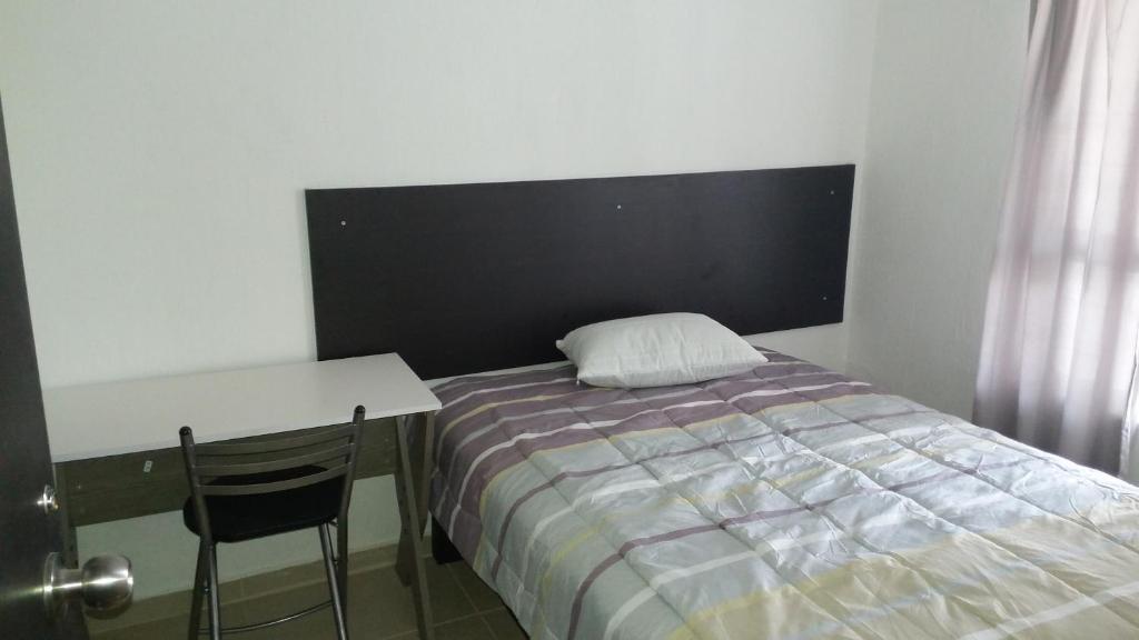 Hotel Casa Zona Iteso, Expo, Plaza Del Sol, 4 Habitaciones 8 Huespedes / Compartida