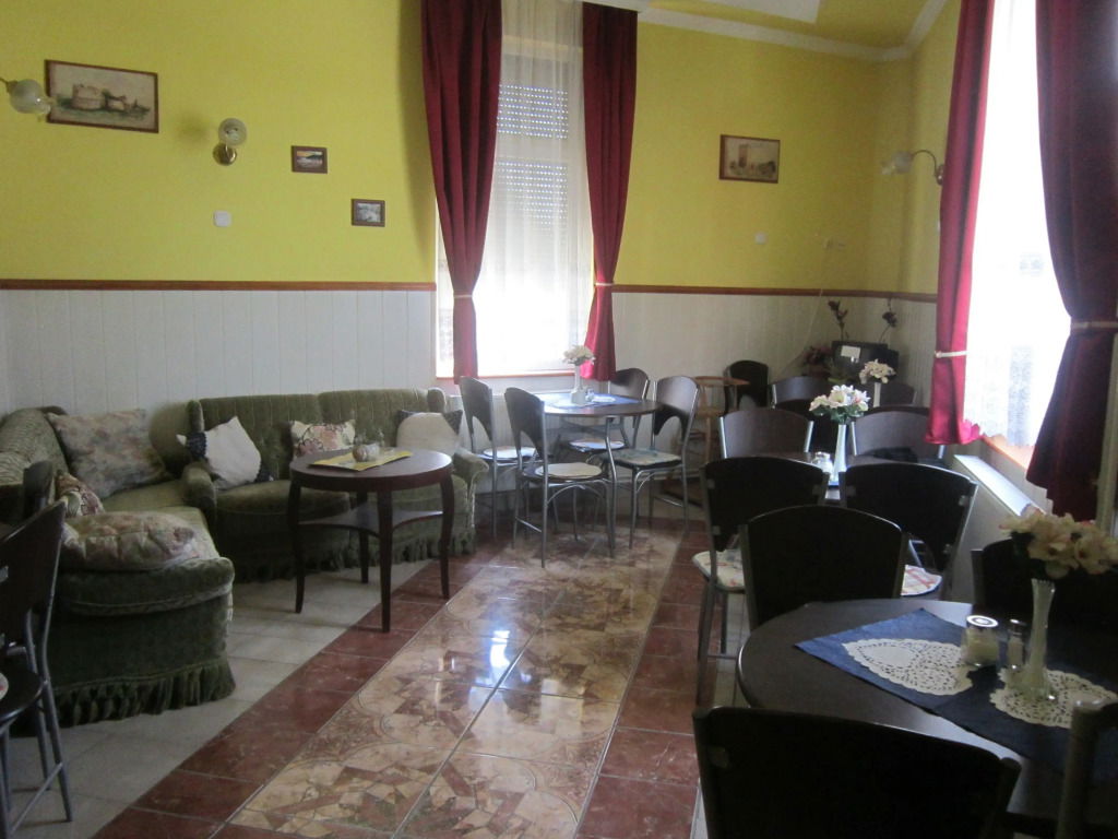 Hotel Fehér Hajó Panzió És Vendéglő